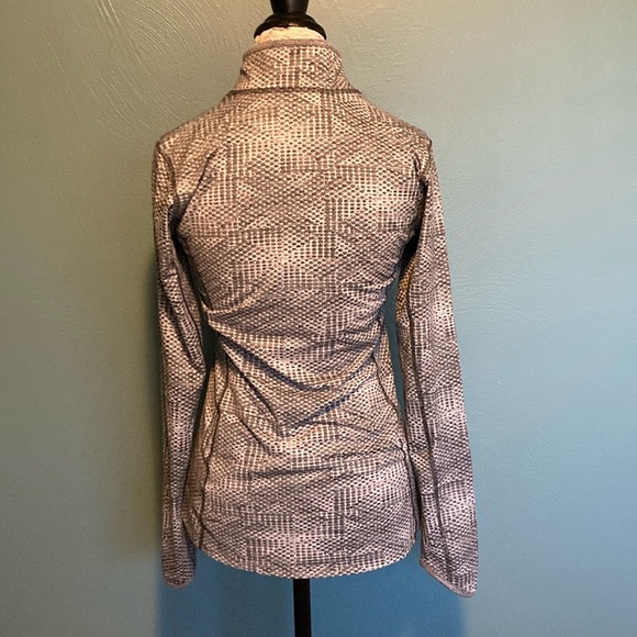 The North Face Motivation Quarter Zip - Picture 2 of 6